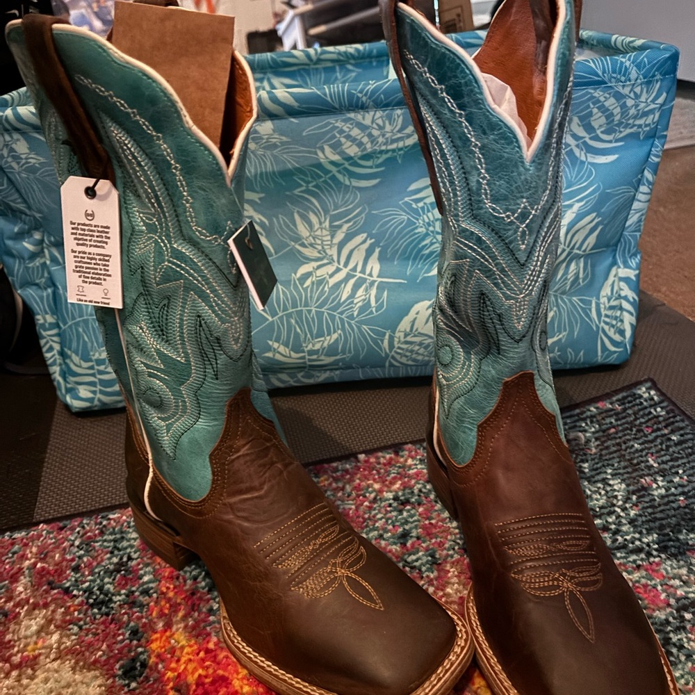 NWT BUCK & BRANA WOMENS 8 Boots